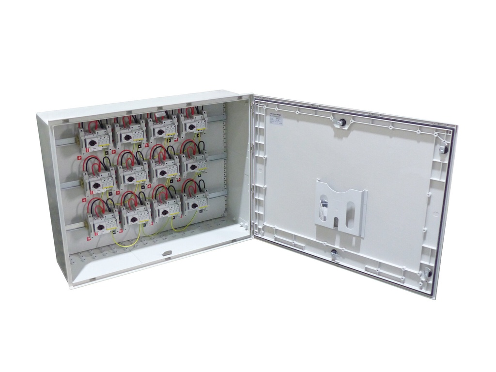 ARMARIO CONEXIÓN 1500V PV - 11 MPPT 1 STRING FUS 20A - SECCIONADOR 25A + PROTECTOR SOBRETENSIONES CLASE I+II